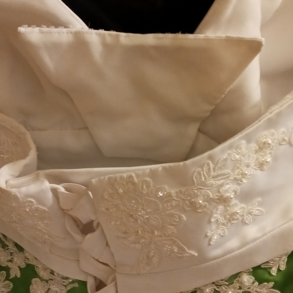 womans white n clover wedding dress - Picture 6 of 10